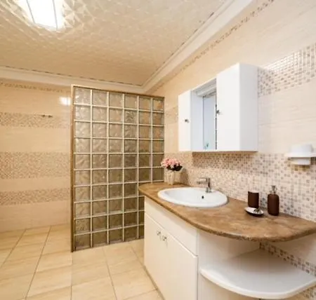 N Apartment *