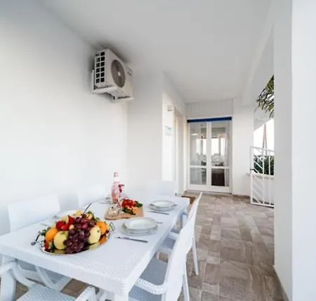 N Apartment *